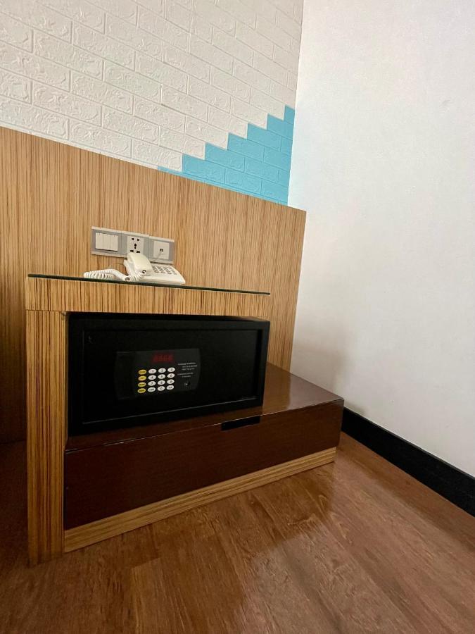 New World Express Motel Бинтулу Экстерьер фото